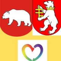 Na żółtym tle umieszczone są herb Miasta Radzyń Podlaski, logo Starostwa Powiatowego Radzyń Podlaski oraz logo Ósmy Kolor Tęczy